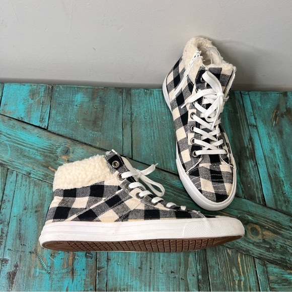 Tommy Bahama Black & White Plaid High Top Sneakers with Sherpa Size 10 - Picture 2 of 10